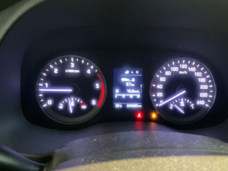Hyundai Tucson 1.7 CRDi Comfort ISG 2WD 2016 – снимка 18