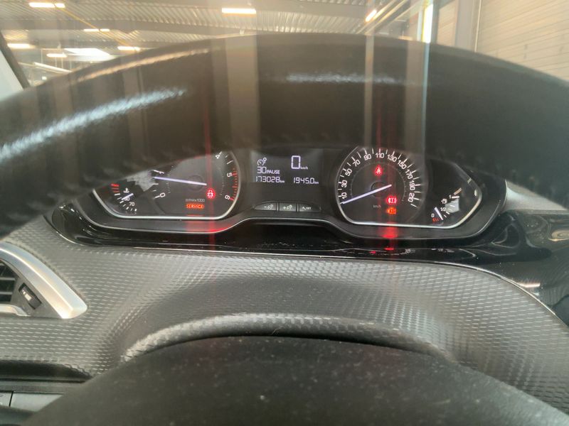 Peugeot 2008 1.6 Blue-HDi Active 2015 – снимка 18