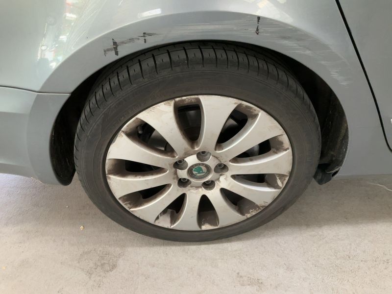 Skoda Superb 2.0 TDI Elegance 2011 – снимка 9