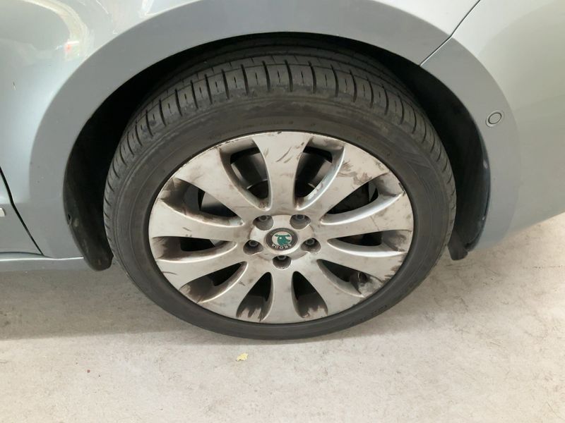 Skoda Superb 2.0 TDI Elegance 2011 – снимка 11