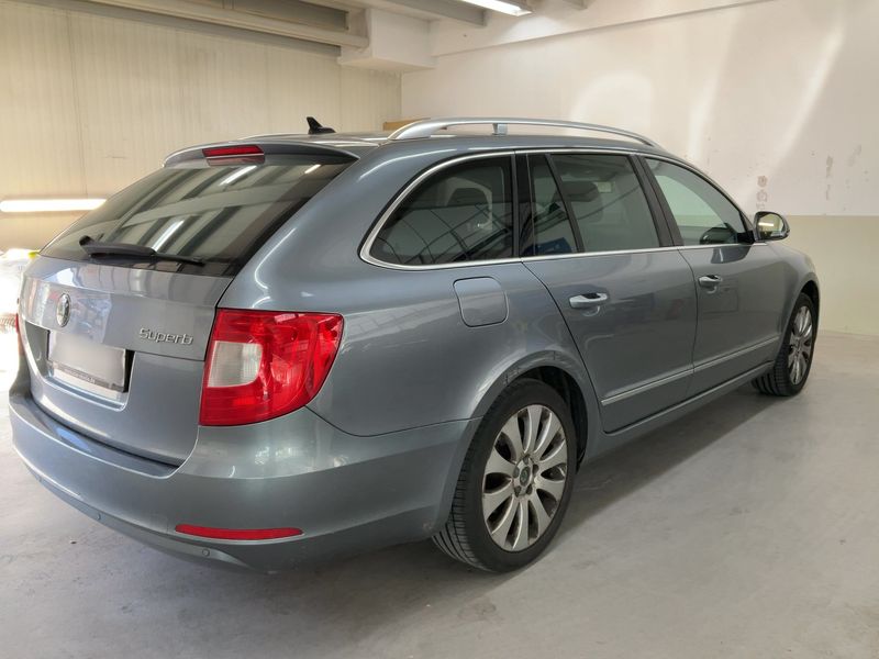 Skoda Superb 2.0 TDI Elegance 2011 – снимка 8