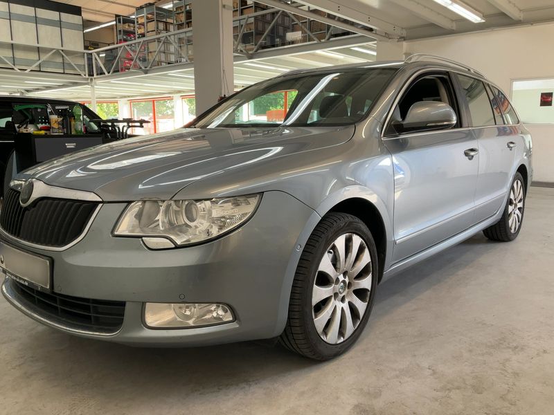 Skoda Superb 2.0 TDI Elegance 2011 – снимка 2