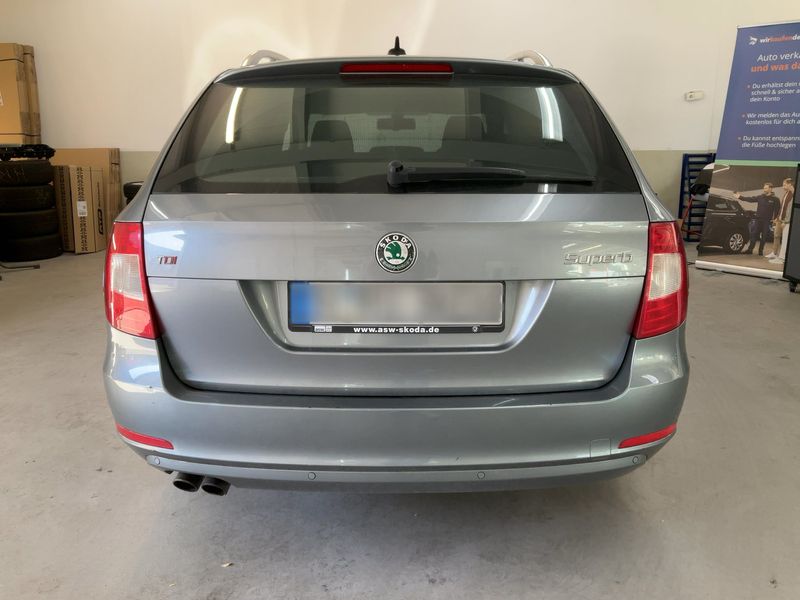 Skoda Superb 2.0 TDI Elegance 2011 – снимка 7