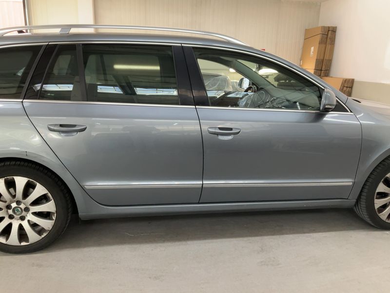Skoda Superb 2.0 TDI Elegance 2011 – снимка 10