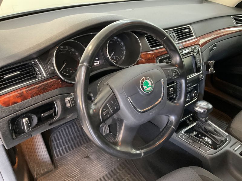 Skoda Superb 2.0 TDI Elegance 2011 – снимка 23