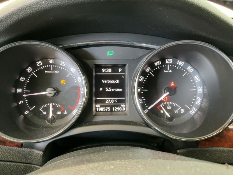 Skoda Superb 2.0 TDI Elegance 2011 – снимка 19