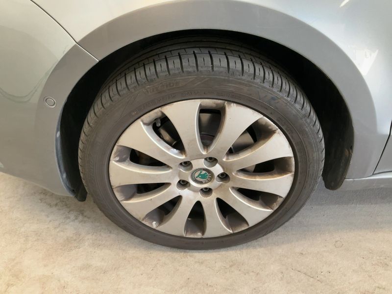 Skoda Superb 2.0 TDI Elegance 2011 – снимка 3