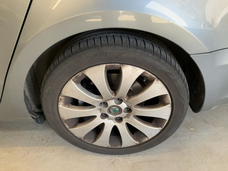 Skoda Superb 2.0 TDI Elegance 2011 – снимка 5