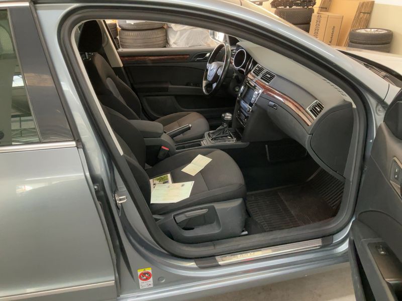 Skoda Superb 2.0 TDI Elegance 2011 – снимка 17