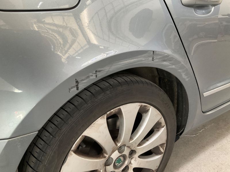 Skoda Superb 2.0 TDI Elegance 2011 – снимка 22