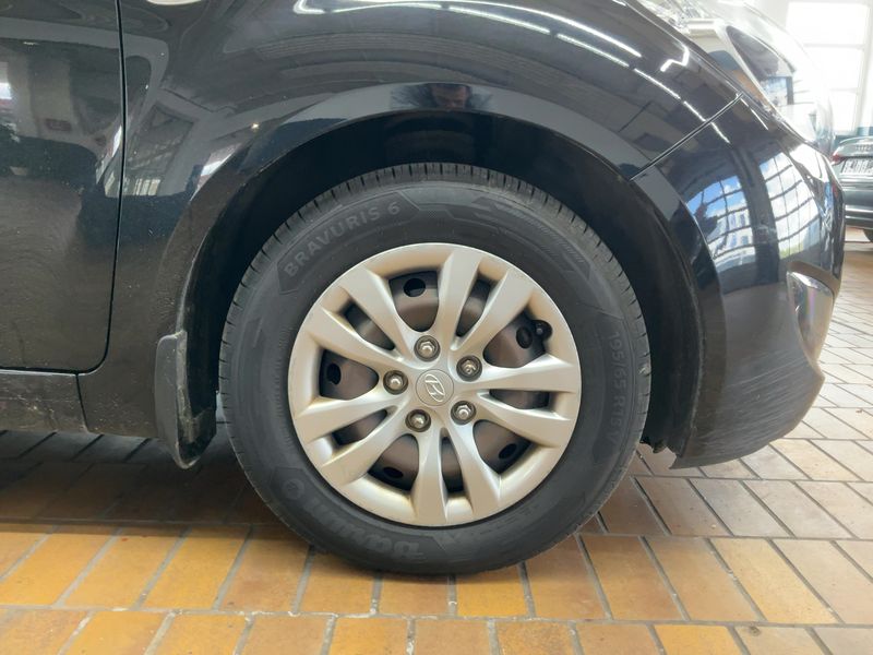 Hyundai ix20 1.4 CRDi Comfort 2016 – снимка 11