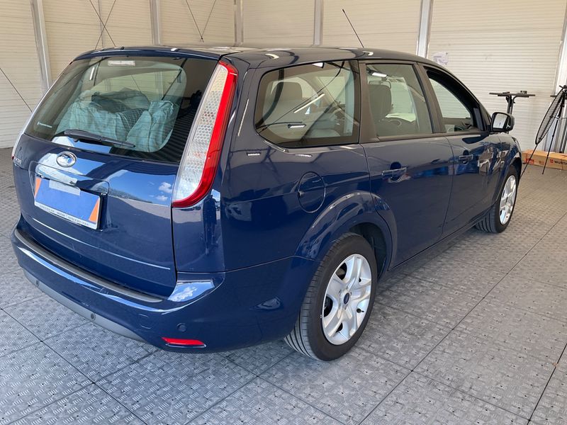 Ford Focus 1.6 Style+ 2010 – снимка 2