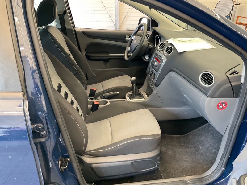 Ford Focus 1.6 Style+ 2010 – снимка 3