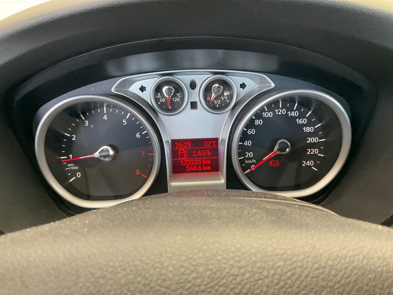 Ford Focus 1.6 Style+ 2010 – снимка 4