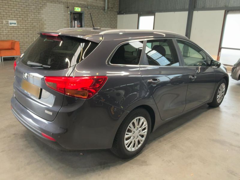 Kia cee'd 1.6 GDI Edition 7 2015 – снимка 8