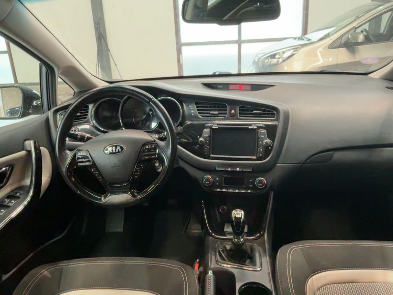Kia cee'd 1.6 GDI Edition 7 2015 – снимка 17