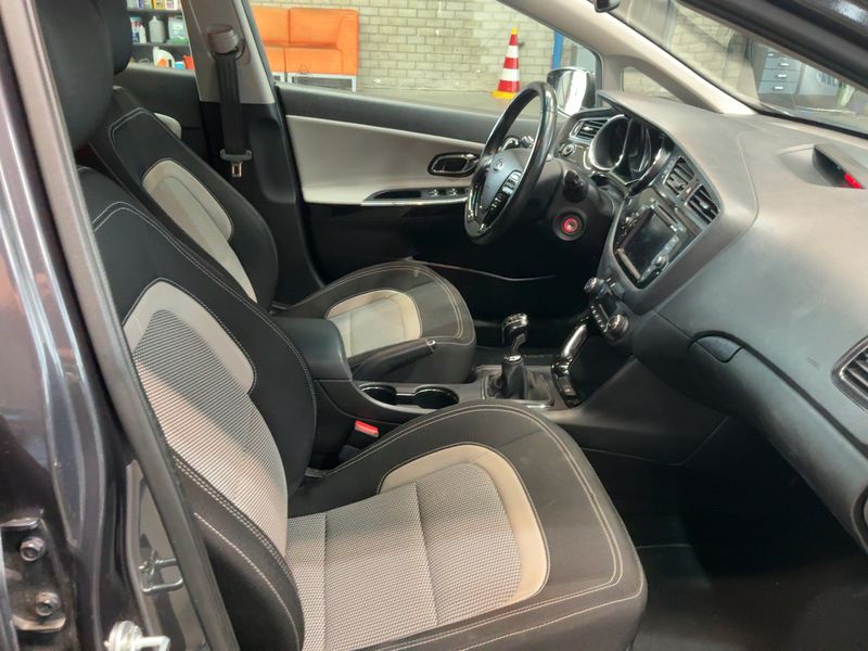 Kia cee'd 1.6 GDI Edition 7 2015 – снимка 16