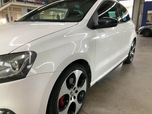 Volkswagen Polo 1.4 TSI GTI 2013 – снимка 2