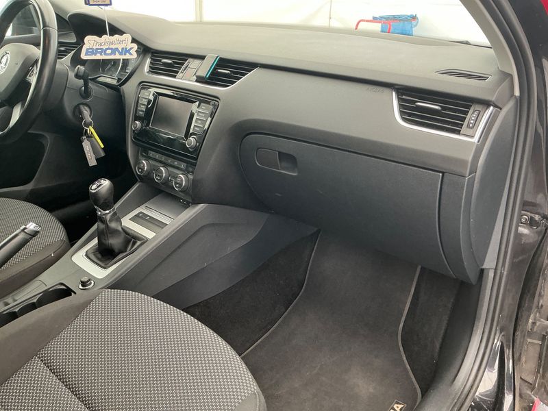 Skoda Octavia 2.0 TDI Ambition 2013 – снимка 26