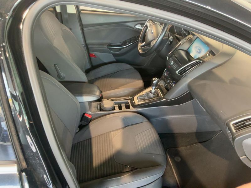 Ford Focus 1.5 TDCi Titanium 2015 – снимка 17