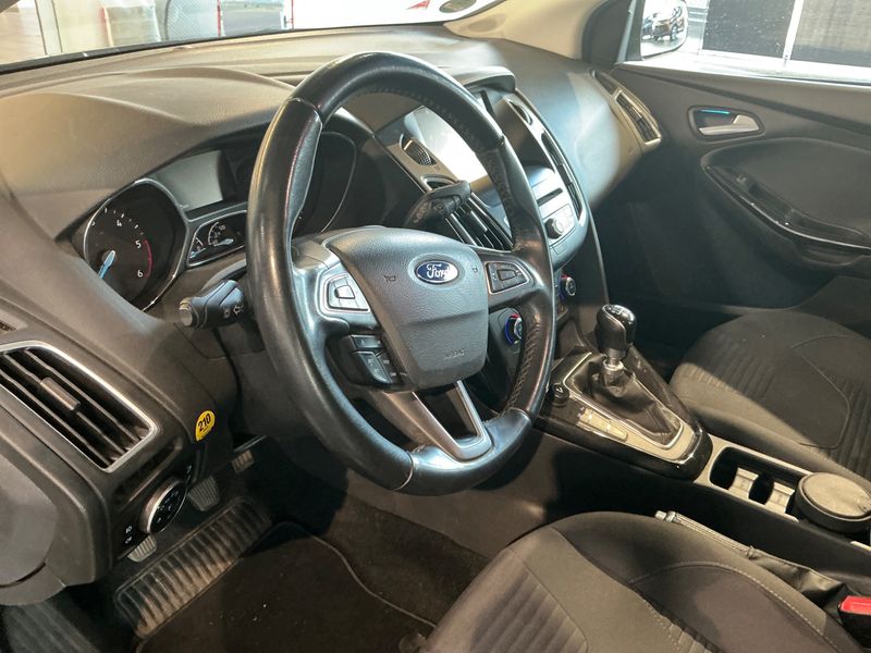 Ford Focus 1.5 TDCi Titanium 2015 – снимка 26