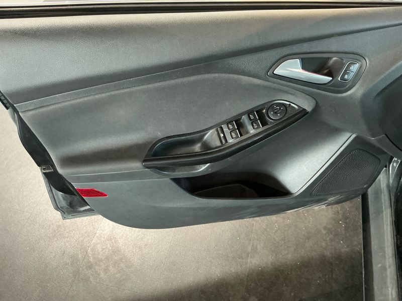 Ford Focus 1.5 TDCi Titanium 2015 – снимка 27