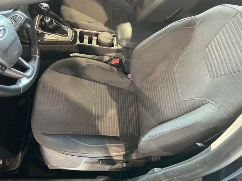 Ford Focus 1.5 TDCi Titanium 2015 – снимка 25