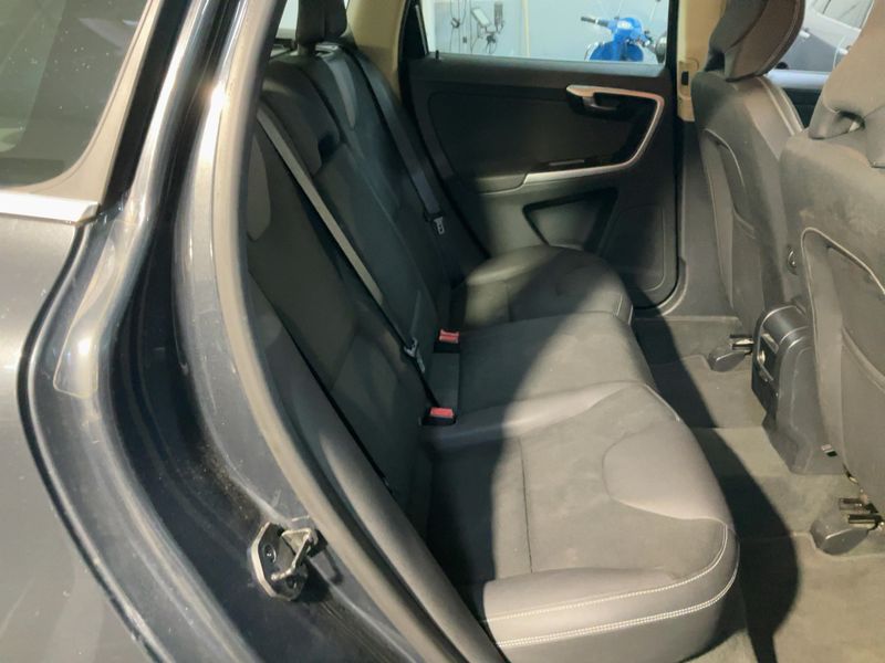 Volvo XC60 2.0 DRIVe Momentum 2010 – снимка 19