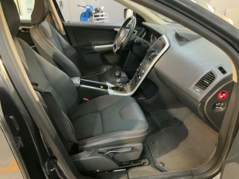 Volvo XC60 2.0 DRIVe Momentum 2010 – снимка 16