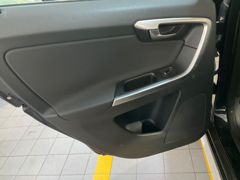 Volvo XC60 2.0 DRIVe Momentum 2010 – снимка 30