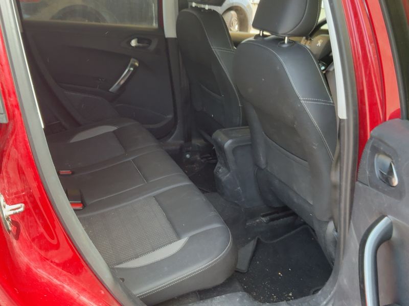 Peugeot 2008 1.6 Blue-HDi Allure 2016 – снимка 19