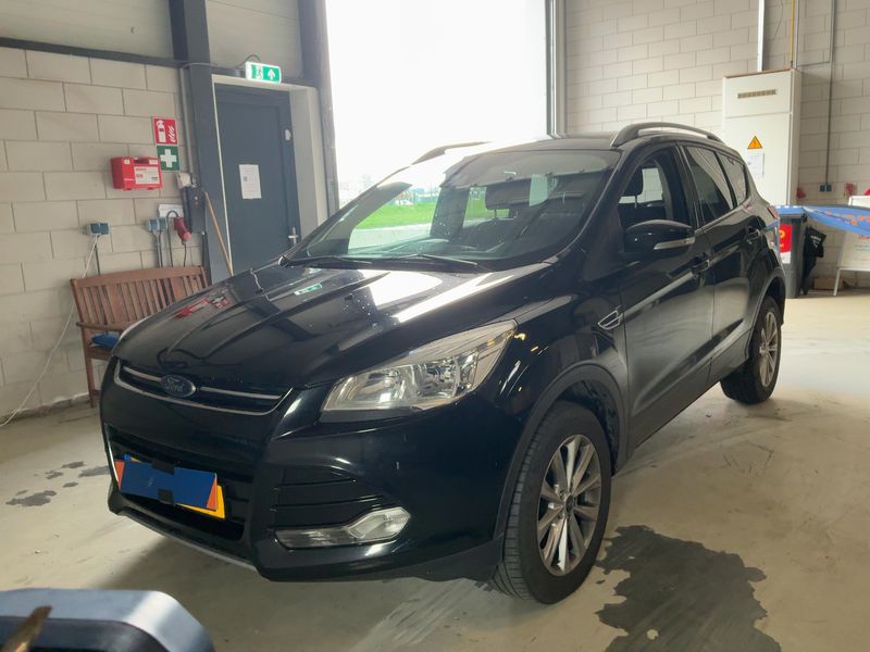 Ford Kuga 1.5 EcoBoost Titanium 2015 – снимка 1