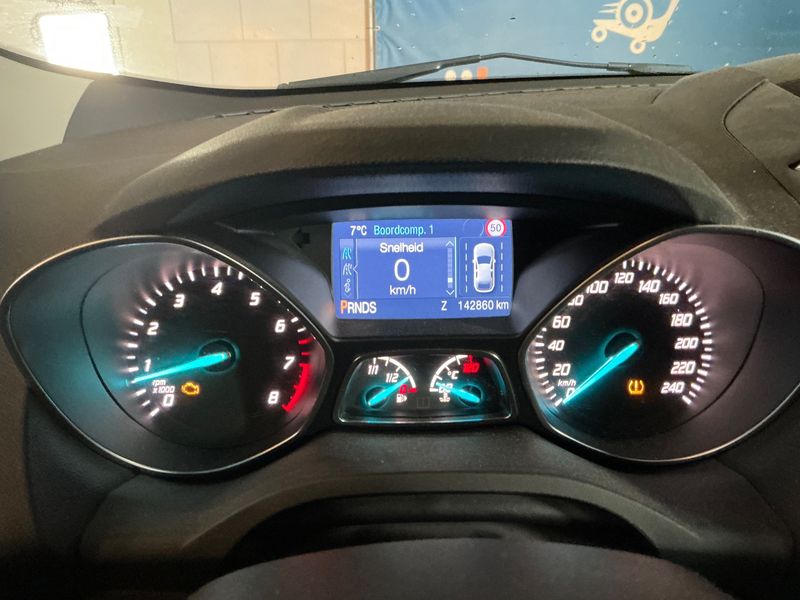 Ford Kuga 1.5 EcoBoost Titanium 2015 – снимка 18