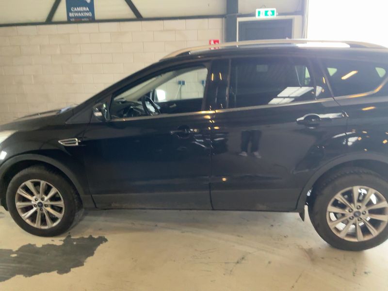 Ford Kuga 1.5 EcoBoost Titanium 2015 – снимка 4