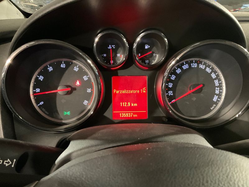 Opel Astra 1.6 Edition 2013 – снимка 4