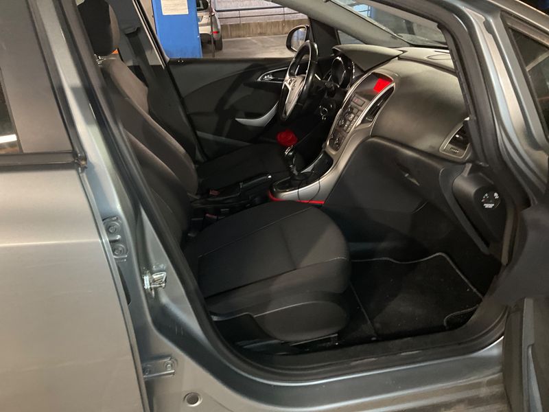Opel Astra 1.6 Edition 2013 – снимка 3