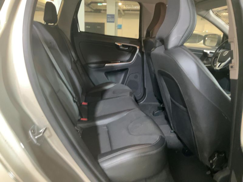 Volvo XC60 2.0 D4 Momentum 2WD 2016 – снимка 19