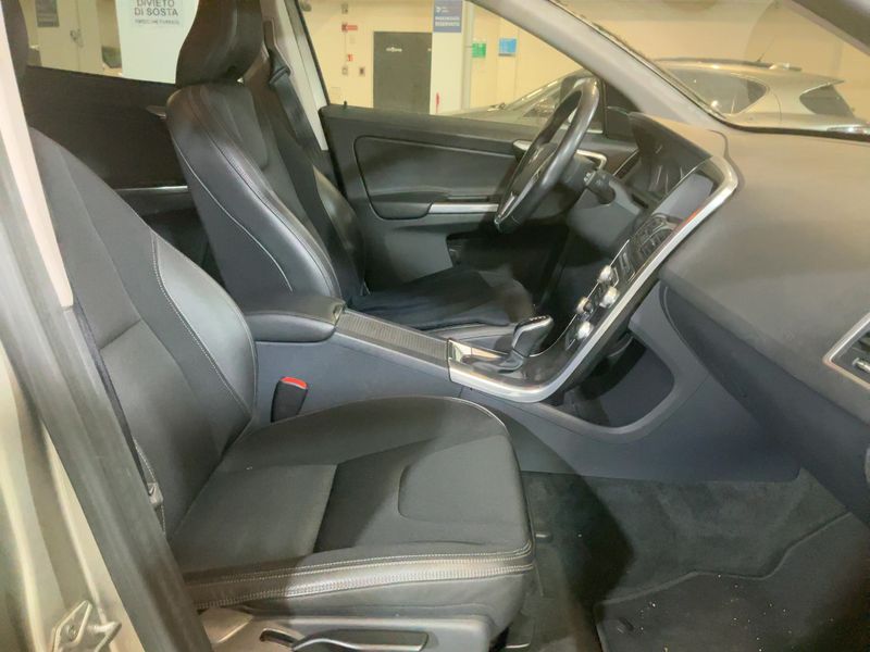 Volvo XC60 2.0 D4 Momentum 2WD 2016 – снимка 16