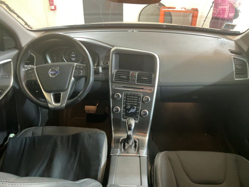 Volvo XC60 2.0 D4 Momentum 2WD 2016 – снимка 17