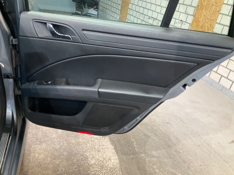 Skoda Superb 2.0 TDI Elegance 2010 – снимка 23