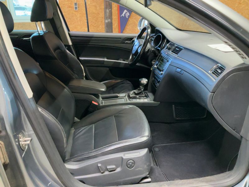 Skoda Superb 2.0 TDI Elegance 2010 – снимка 16