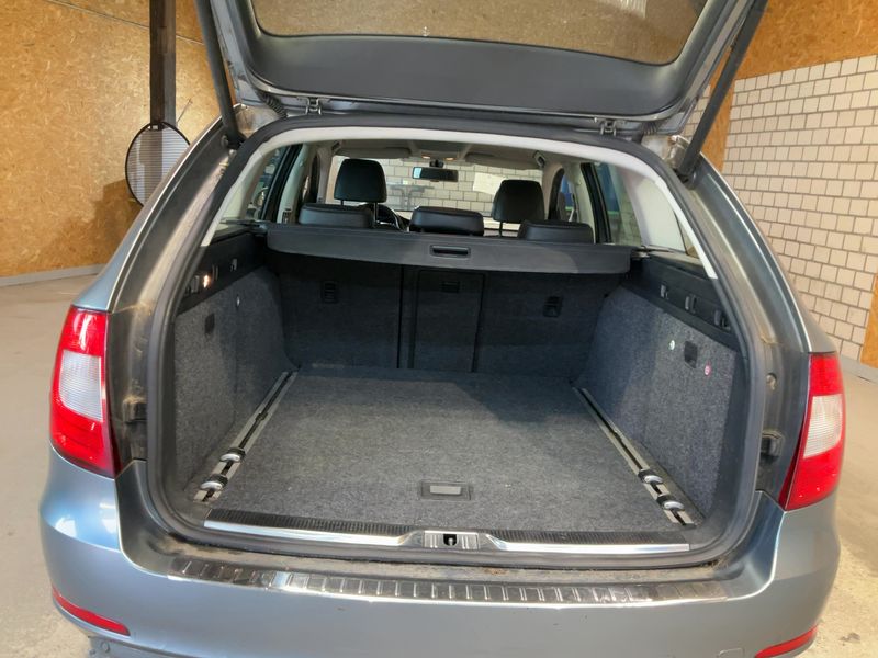 Skoda Superb 2.0 TDI Elegance 2010 – снимка 15