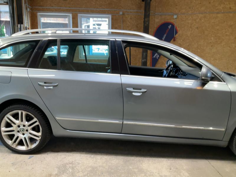 Skoda Superb 2.0 TDI Elegance 2010 – снимка 10