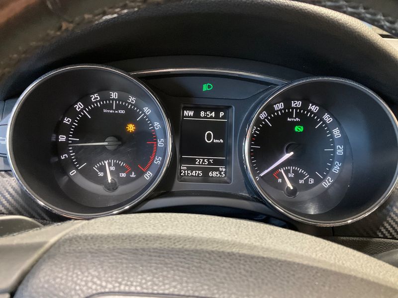 Skoda Superb 2.0 TDI Elegance 2010 – снимка 18