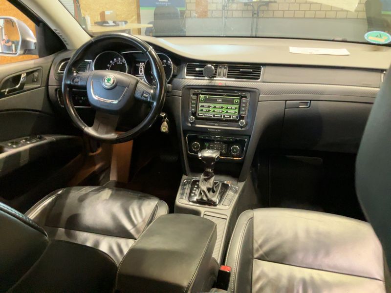 Skoda Superb 2.0 TDI Elegance 2010 – снимка 17