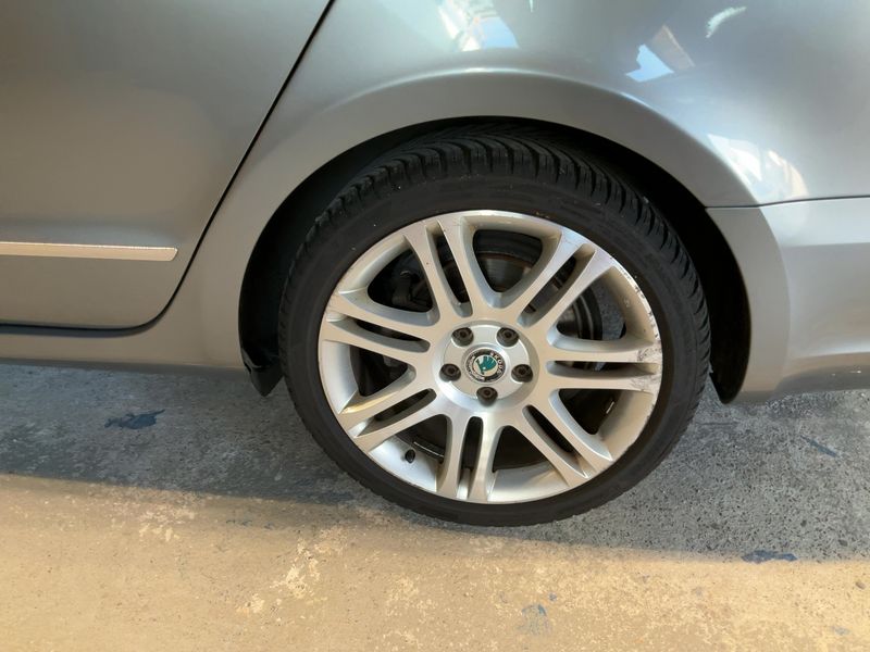Skoda Superb 2.0 TDI Elegance 2010 – снимка 5