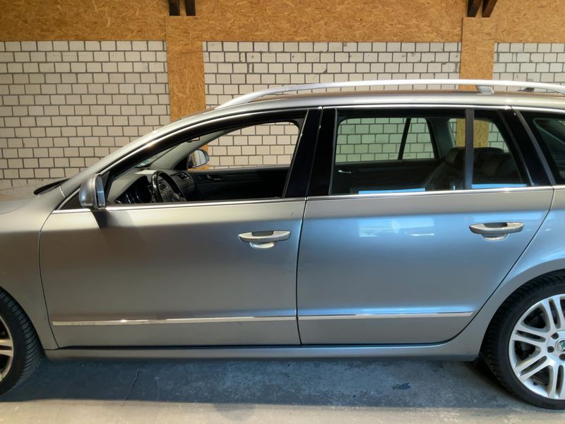 Skoda Superb 2.0 TDI Elegance 2010 – снимка 4
