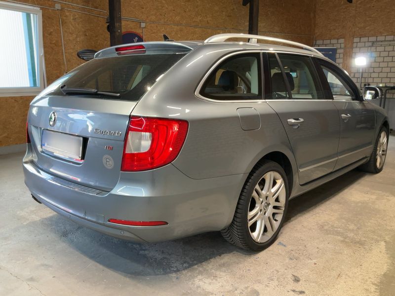 Skoda Superb 2.0 TDI Elegance 2010 – снимка 8