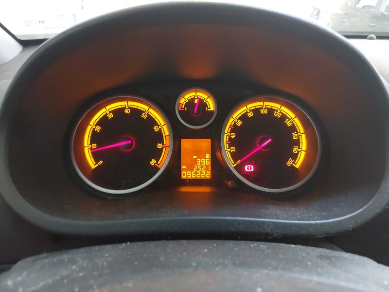Opel Corsa 1.4 Edition 2011 – снимка 12