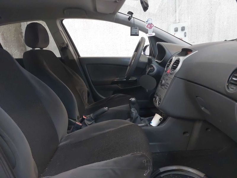 Opel Corsa 1.4 Edition 2011 – снимка 10